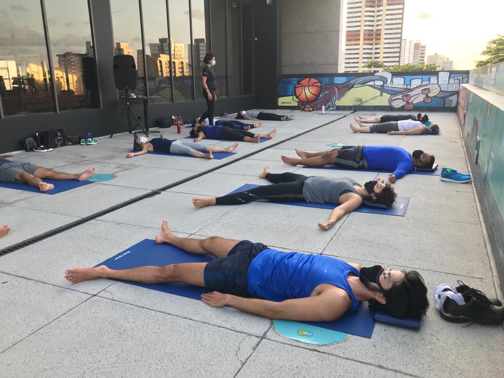 Yoga ajuda a viver momento presente e é aliada na pandemia