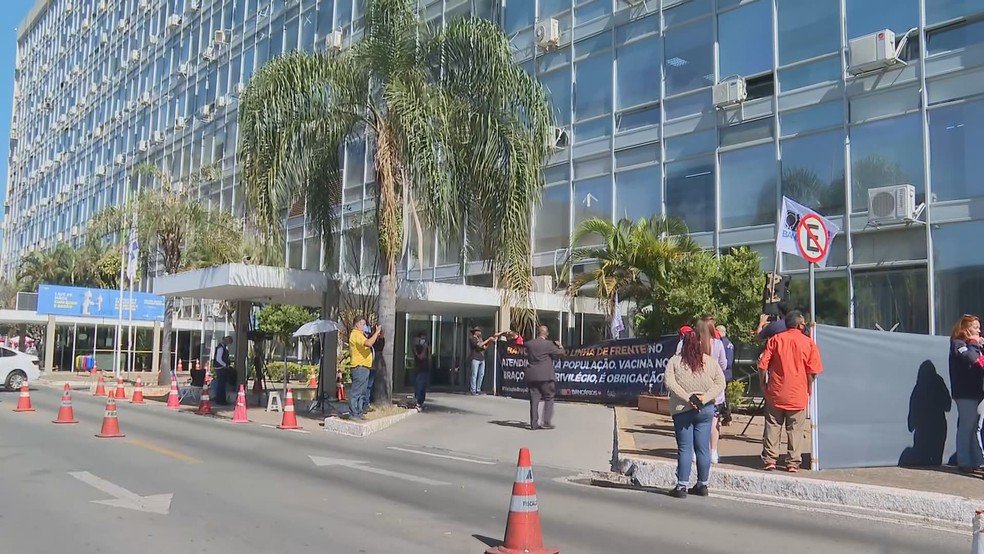 Bancários e funcionários dos Correios terão prioridade na vacinação contra a Covid, afirma ministro da Saúde
