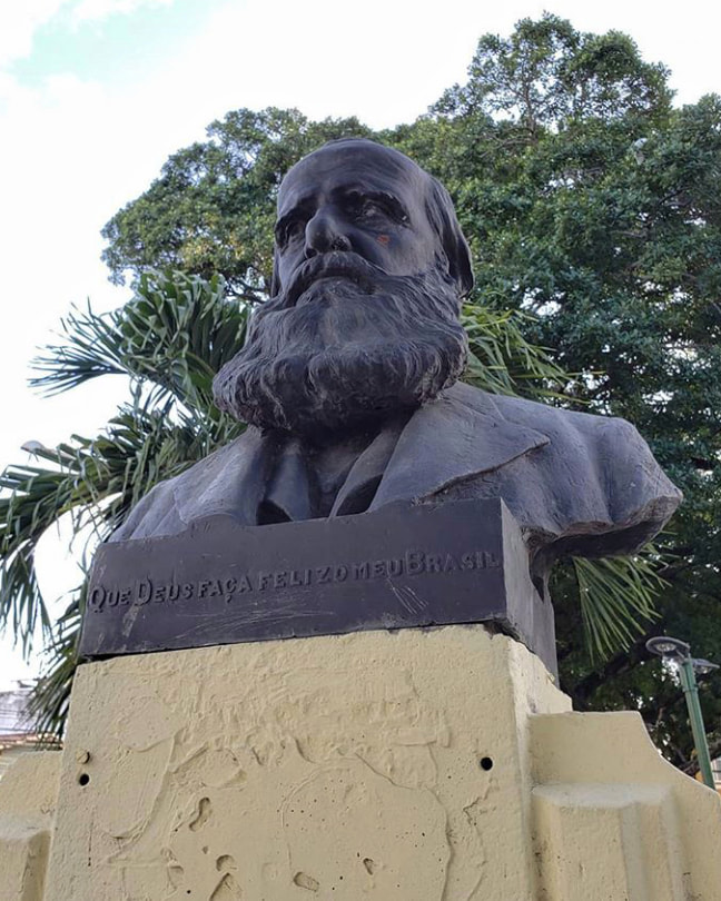 Bandidos tentam furtar busto de imperador em Natal, mas polícia impede ação