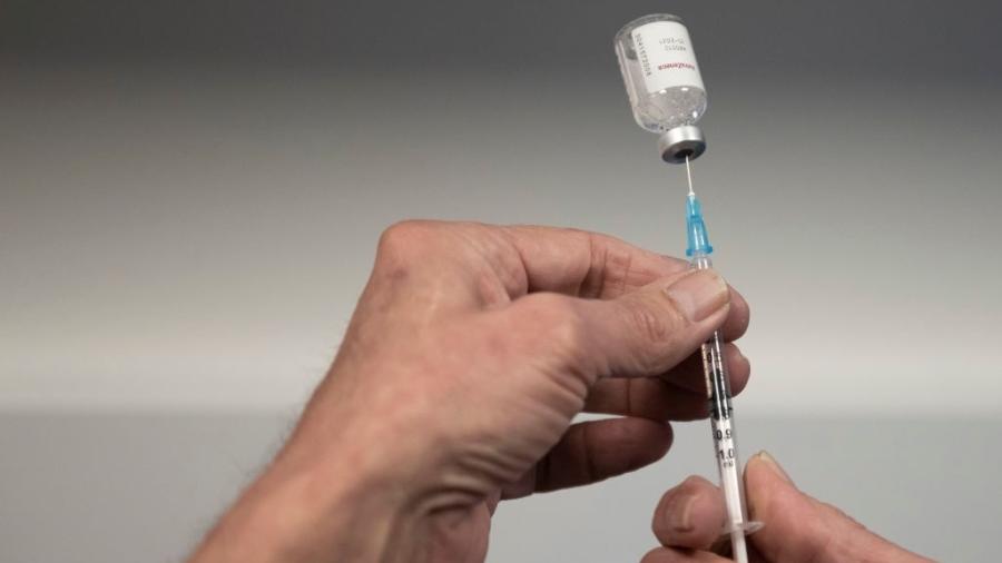 Folha admite erro em reportagem sobre vacinas