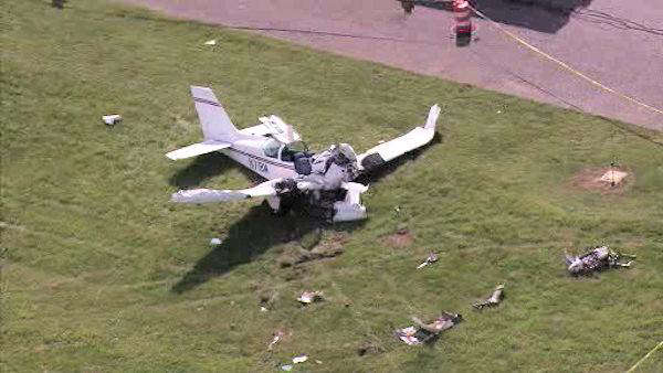 Oito paraquedistas morrem após queda de avião