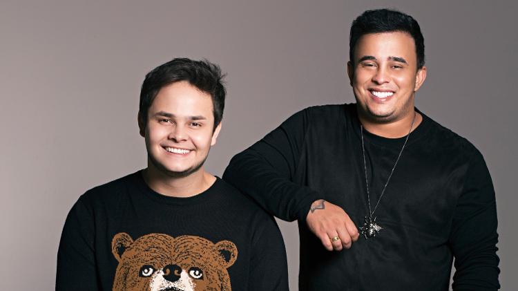Força-tarefa fecha festa clandestina com show de conhecida dupla sertaneja