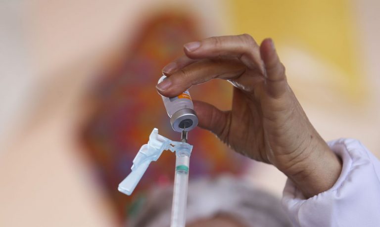 Natal começa vacinação de pessoas com 37 anos ou mais contra Covid nesta segunda