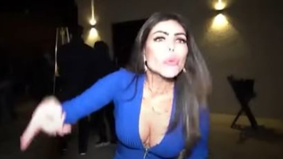 Vídeo: socialite se revolta e xinga blitz que encerrava festa clandestina em SP