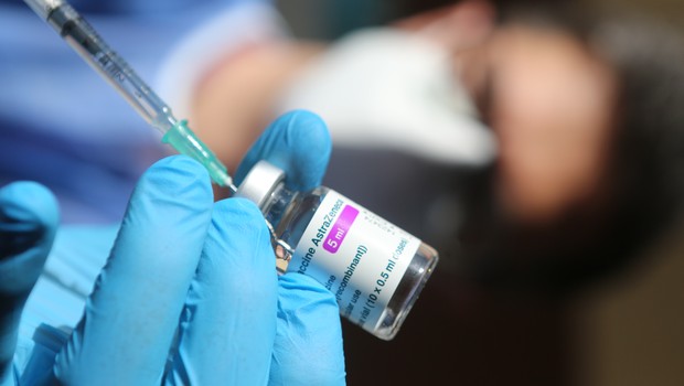 Anvisa pede alteração de bula de vacinas para incluir evento adverso raro