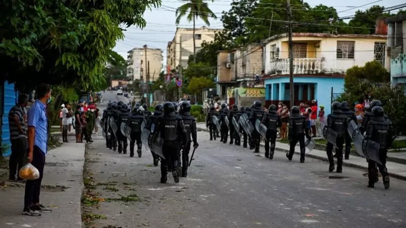 Homem morre em protesto contra o governo em Cuba, diz mídia estatal