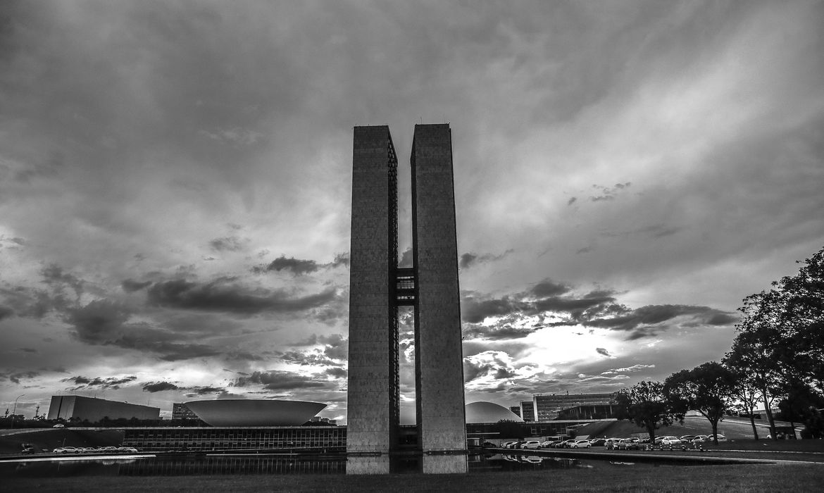 LDO de 2022 prevê aumento do fundo eleitoral para quase R$ 6 bilhões