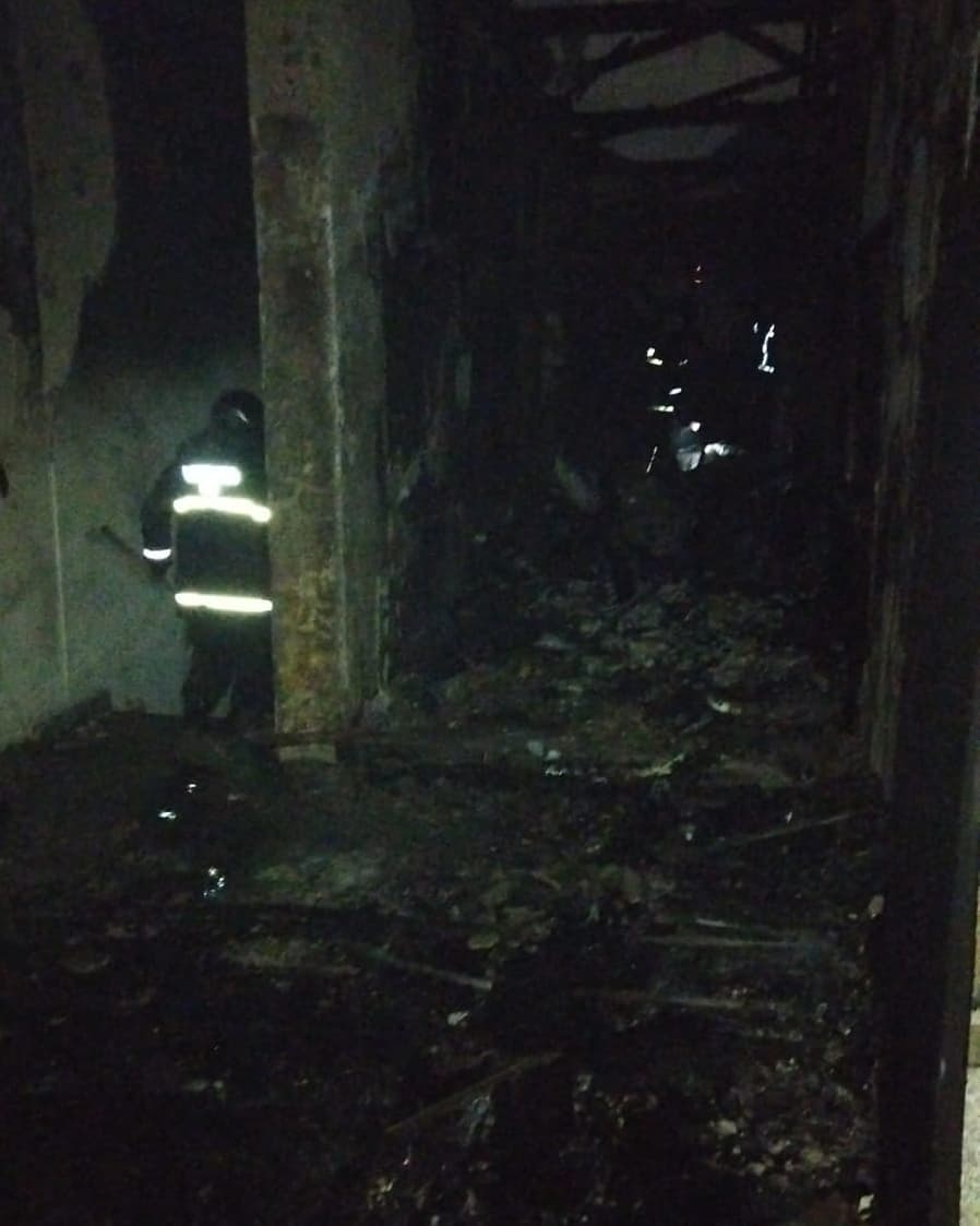 FOTOS: Incêndio atinge loja de móveis no centro de Natal