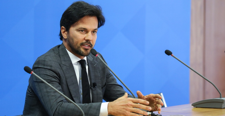 Edital para 5G será analisado em agosto pelo TCU, diz ministro Fábio Faria