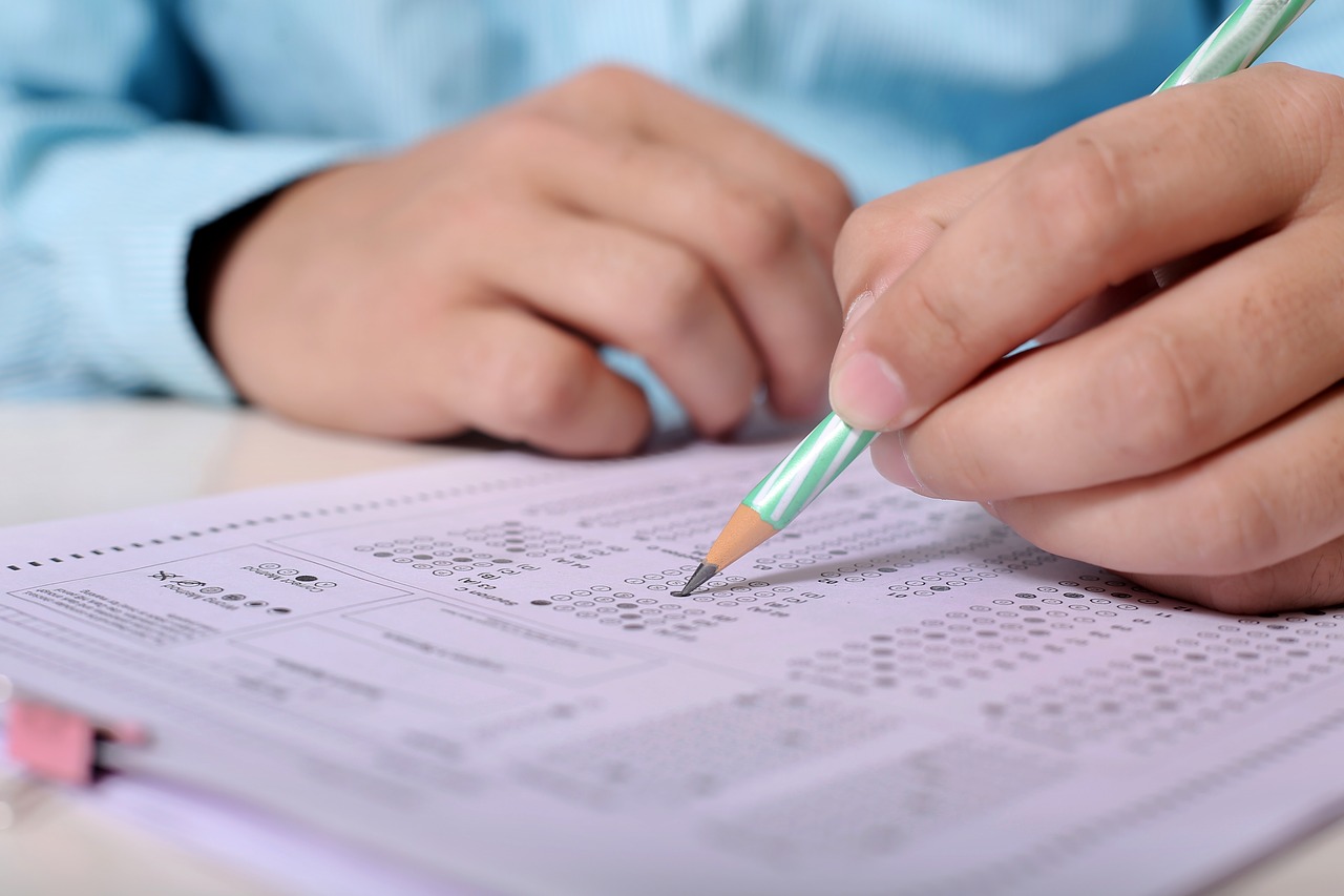 Concursos públicos oferecem 47 mil vagas com salários de até R$ 30,4 mil