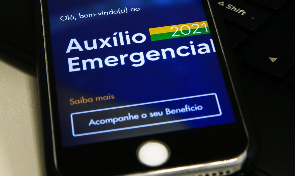 Auxílio emergencial é pago a beneficiários nesta segunda; veja se você tem direito