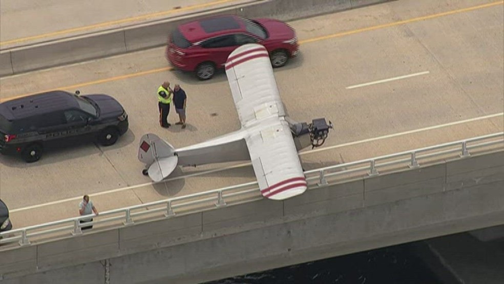 Avião faz pouso de emergência em ponte de Nova Jersey, nos EUA