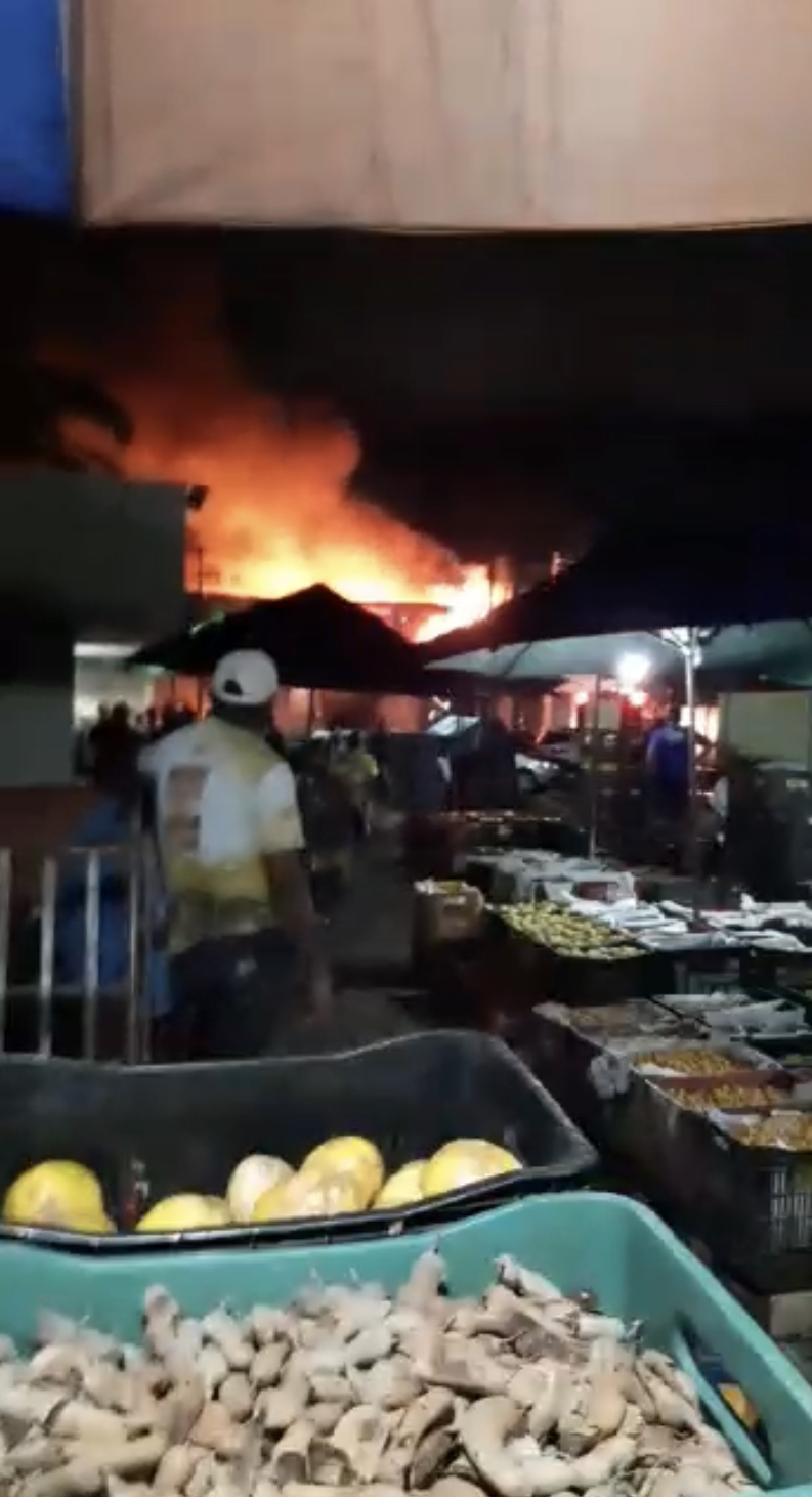VÍDEO: Incêndio atinge lojas da Ceasa em Natal; assista