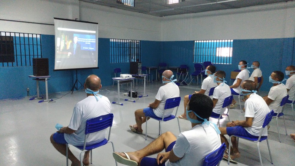 VÍDEO: Presos de Alcaçuz têm direito a sessão de cinema e aulas de coach; assista