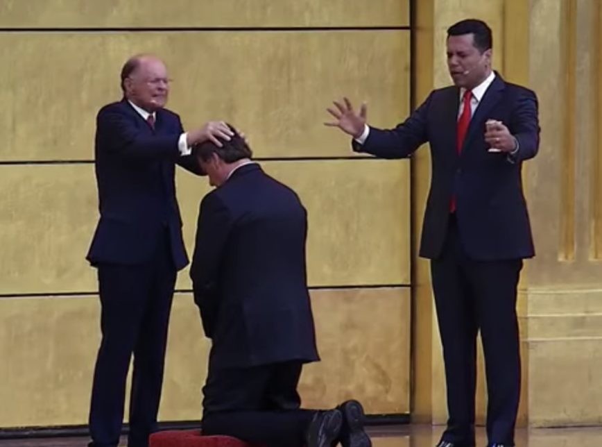 Universal investiga pastores que teriam recebido auxílio emergencial