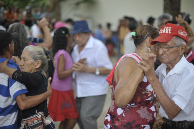 Dia dos Avós: exercício físico na terceira idade promove bem estar