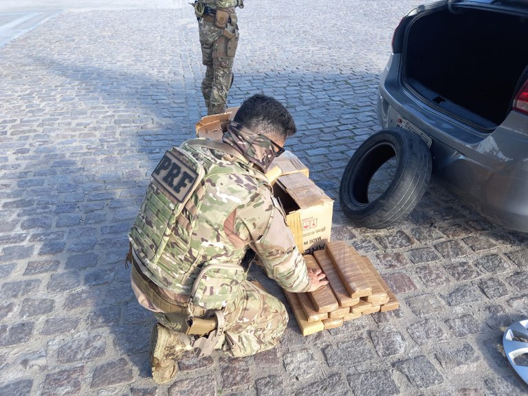 Em ação conjunta PRF e Deicor apreendem 106kg de maconha em cidade do RN
