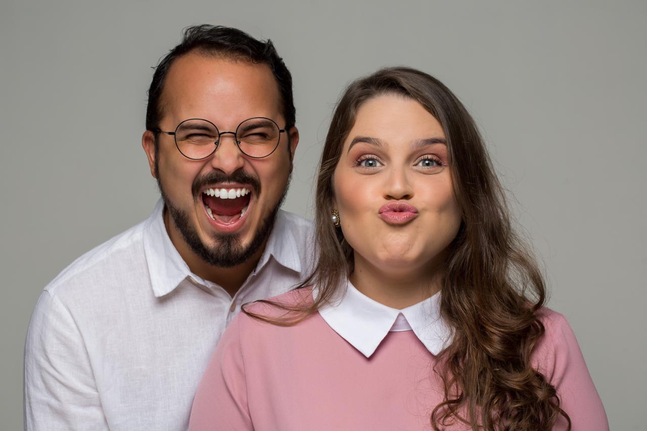 Casal potiguar ganha fama na internet falando sobre decorações de casas