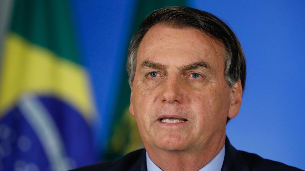 “Tem gente que machuca o olho, mas não sabe de onde veio a pancada”, ironiza Bolsonaro sobre Joice Hasselmann