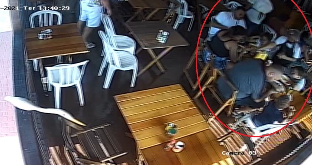Garçom de 17 anos é espancado por dupla que se recusou a pagar almoço de crianças