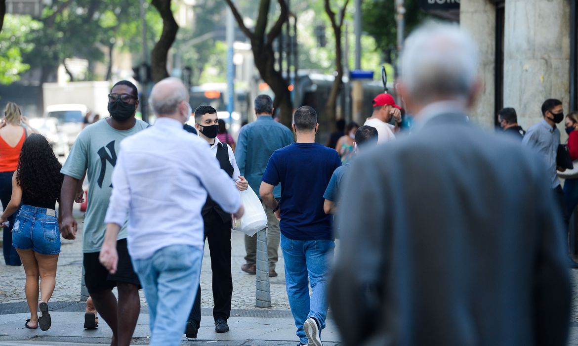 Taxa de desemprego fica em 14,6% no trimestre encerrado em maio