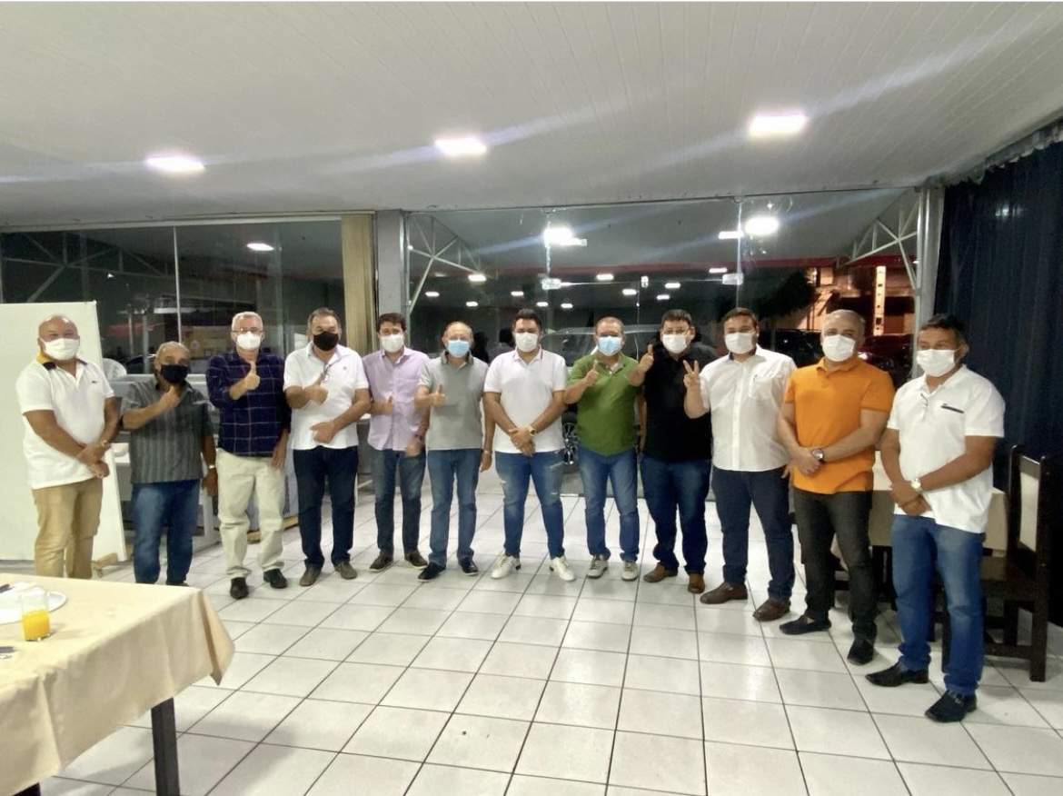 Em Caicó, Benes se reúne com Dr. Tadeu e mais quatro prefeitos do Seridó