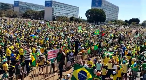 Multidão vai às ruas em defesa do voto impresso auditável