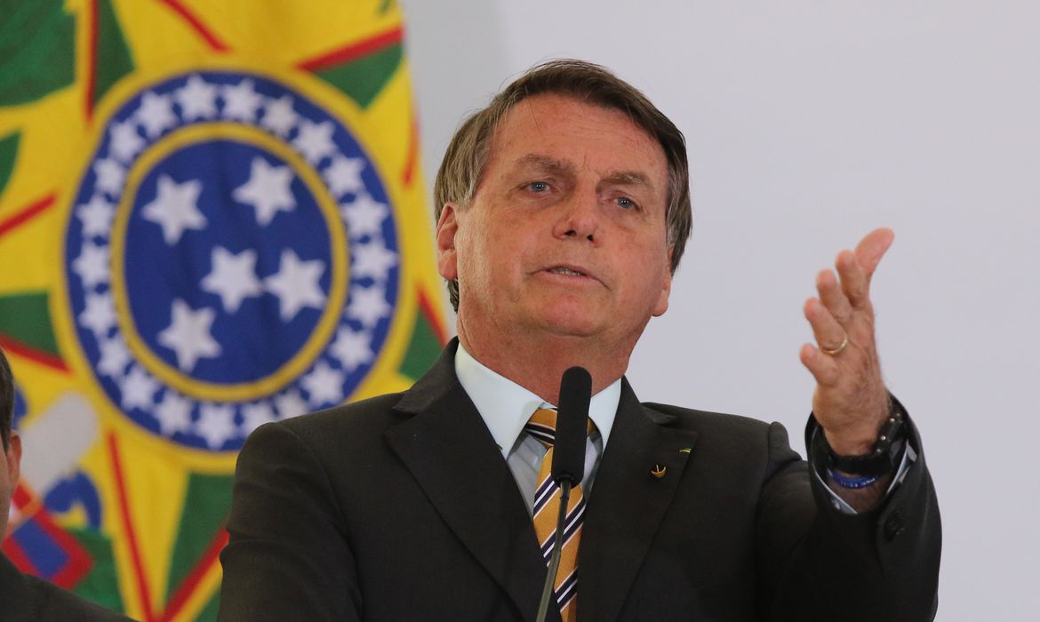 “Quanto mais pobre o estado, mais gordo é o governador”, diz Bolsonaro