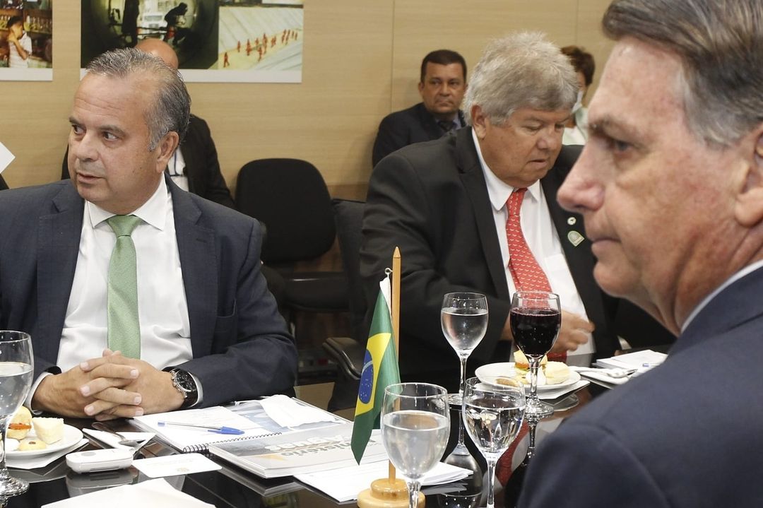 Prestigiando Rogério Marinho, Bolsonaro foi ao seu gabinete nesta manhã acompanhado de seus ministros mais próximos