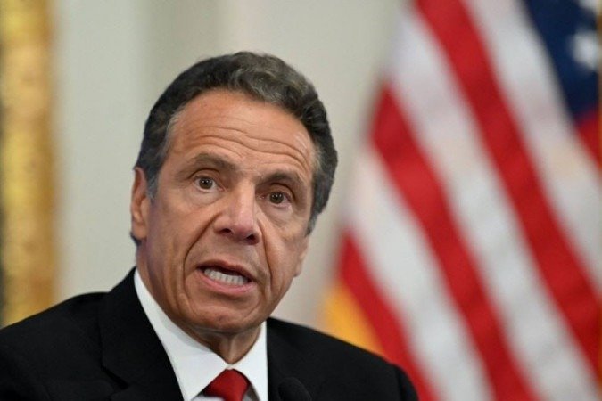 Após denúncias de assédio, governador de Nova York renuncia ao cargo