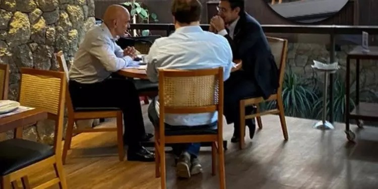 Ministro do STF é flagrado reunido com adversários de Bolsonaro