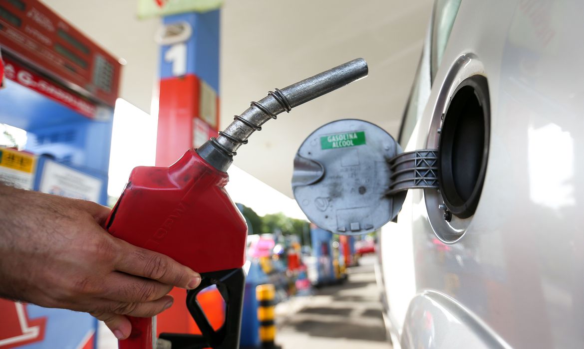 Com novo aumento da Petrobras, gasolina tem alta acumulada de 51% no ano