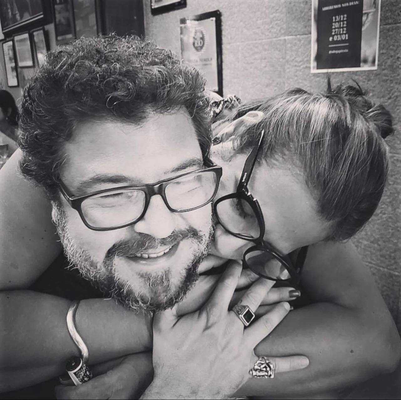 Marido da atriz ex-Globo morre ao cair de penhasco: 'estou com o coração partido'