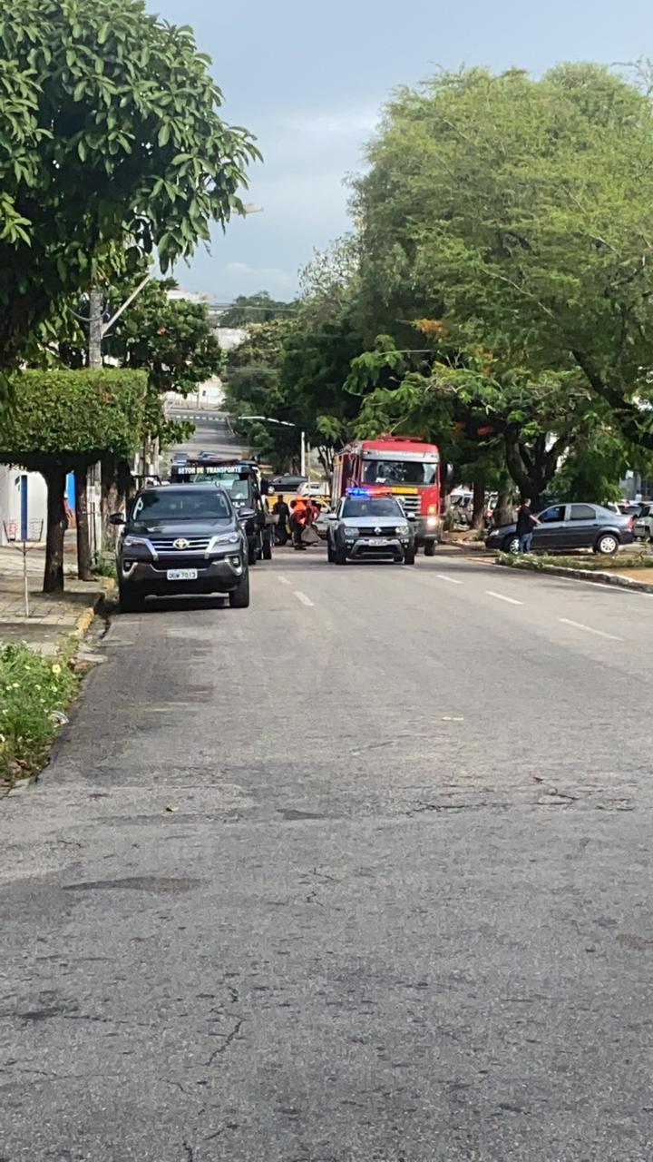 Viatura da PM capota a caminho de ocorrência e deixa trânsito lento em Natal