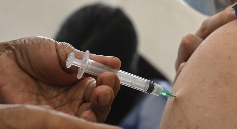Estados Unidos autorizam terceira dose de vacinas a imunodeprimidos