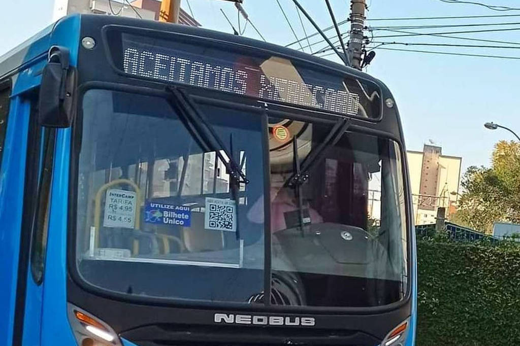 Funcionário é demitido por colocar 'Palmeiras não tem Mundial' em letreiro de ônibus
