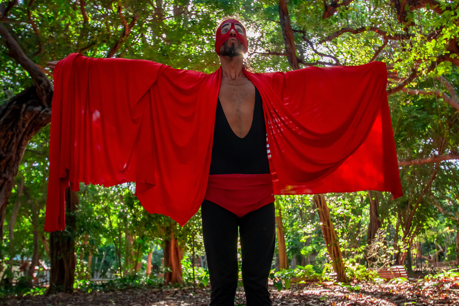 O Bosque Encena virtual traz hoje o espetáculo O Misterioso Mascarado
