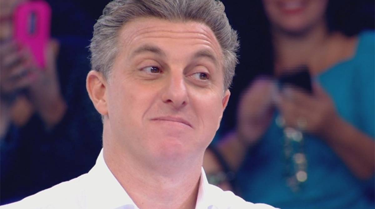 Luciano Huck acha Videocassetadas “velha” e tira atração do Domingão