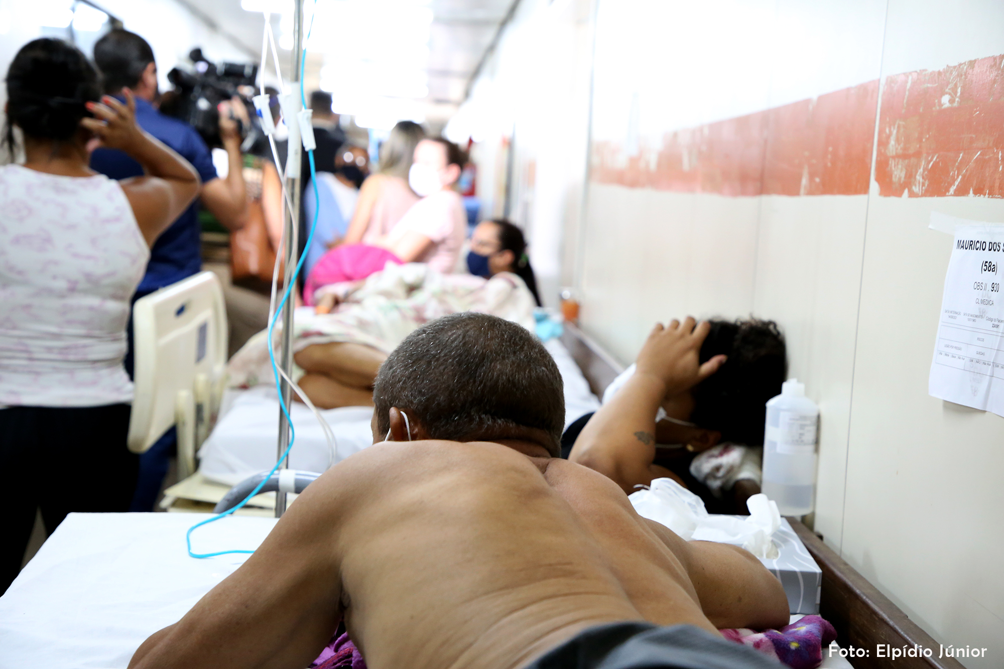 Vereadores de Natal encontram corredores superlotados e caos no Walfredo Gurgel