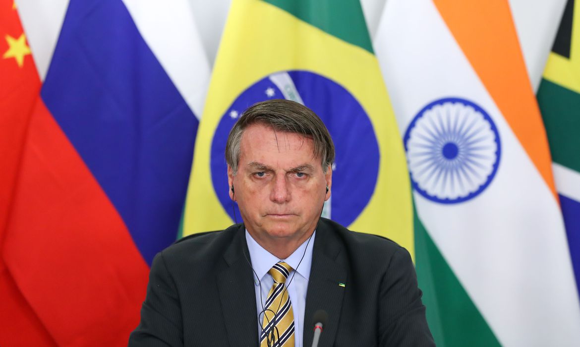 Bolsonaro critica prisão de Roberto Jefferson e desmonetização de canais conservadores: “Não é justo”
