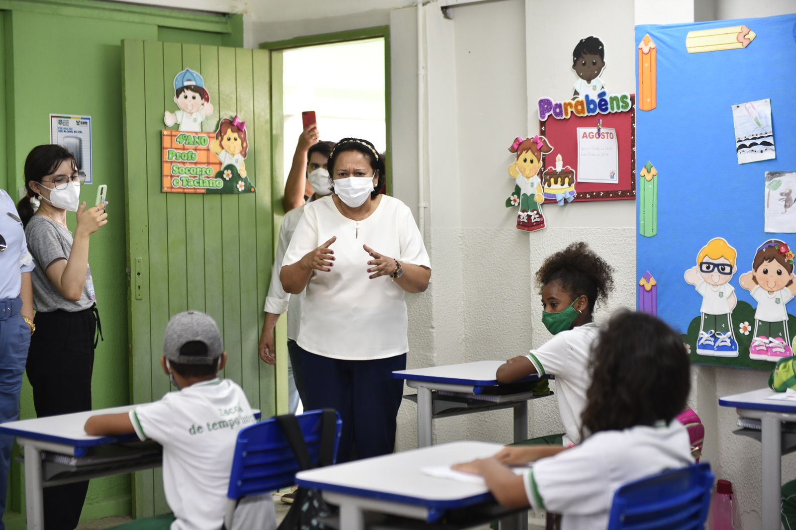 Fátima Bezerra critica estrutura de escola pública mantida pelo seu próprio Governo