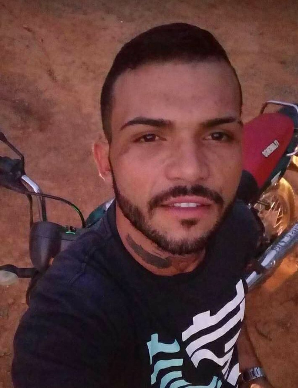 Homem é morto a tiros enquanto conversava com vizinhos no interior do RN