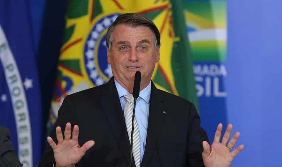 Bolsonaro diz que pedido de impeachment de Moraes se baseia na Constituição