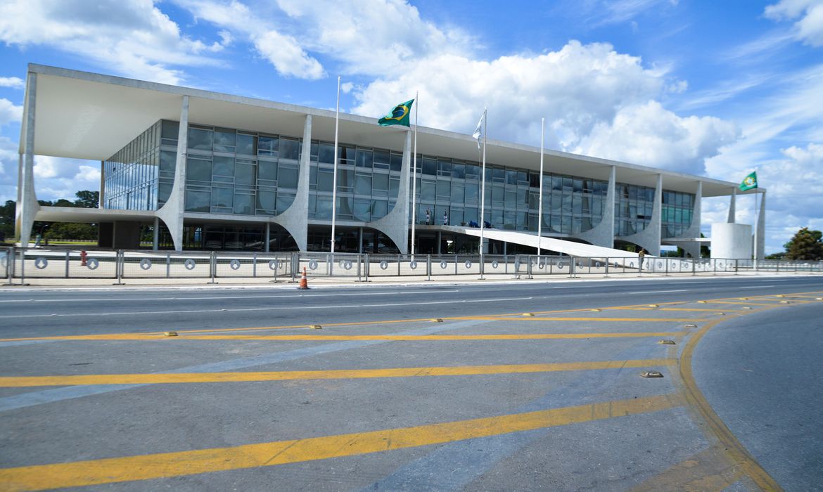 Governadores se reúnem hoje para debater crise entre os poderes