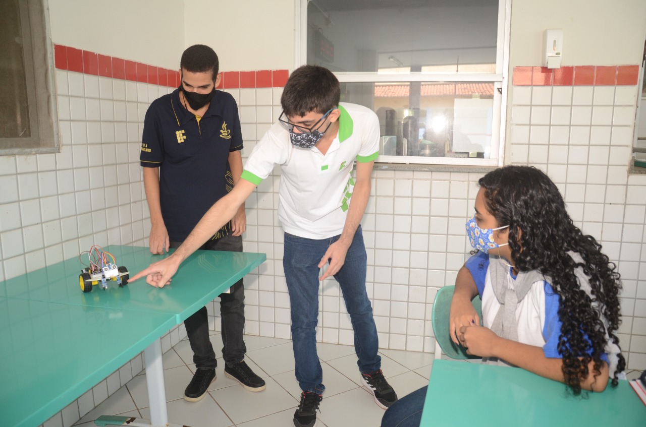 Robótica descomplicada: estudantes de São Gonçalo participam do lançamento de projeto do IFRN