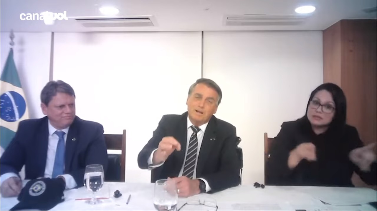 Bolsonaro cita crise hídrica e faz apelo: 'Apague um ponto de luz agora'; assista