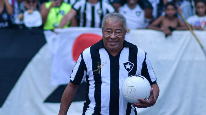 Campeão mundial pela seleção é internado com covid-19