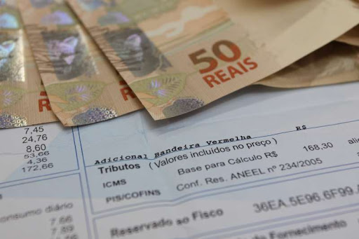Comitê recomenda elevar de R$ 9,49 para R$ 14,20 valor da taxa extra da conta de luz