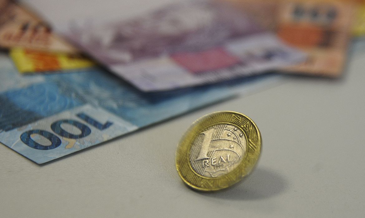 Orçamento de 2022 prevê novo valor para o salário mínimo