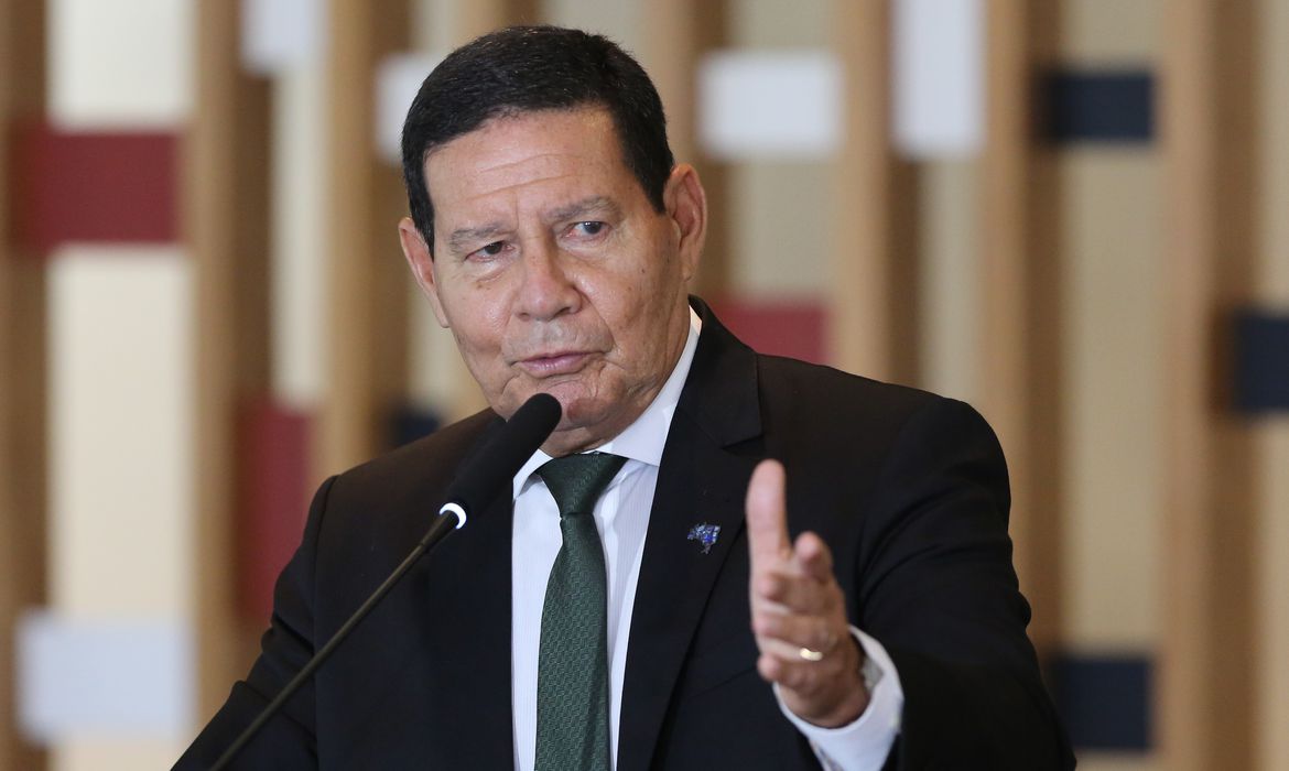 Mourão admite possibilidade de racionamento no Brasil